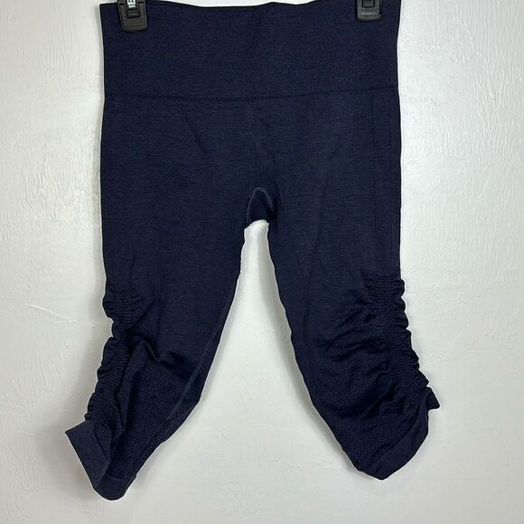 Lululemon Athletica Flow Crop Capri Leggings Side Ruched Size 6 - Picture 1 of 4